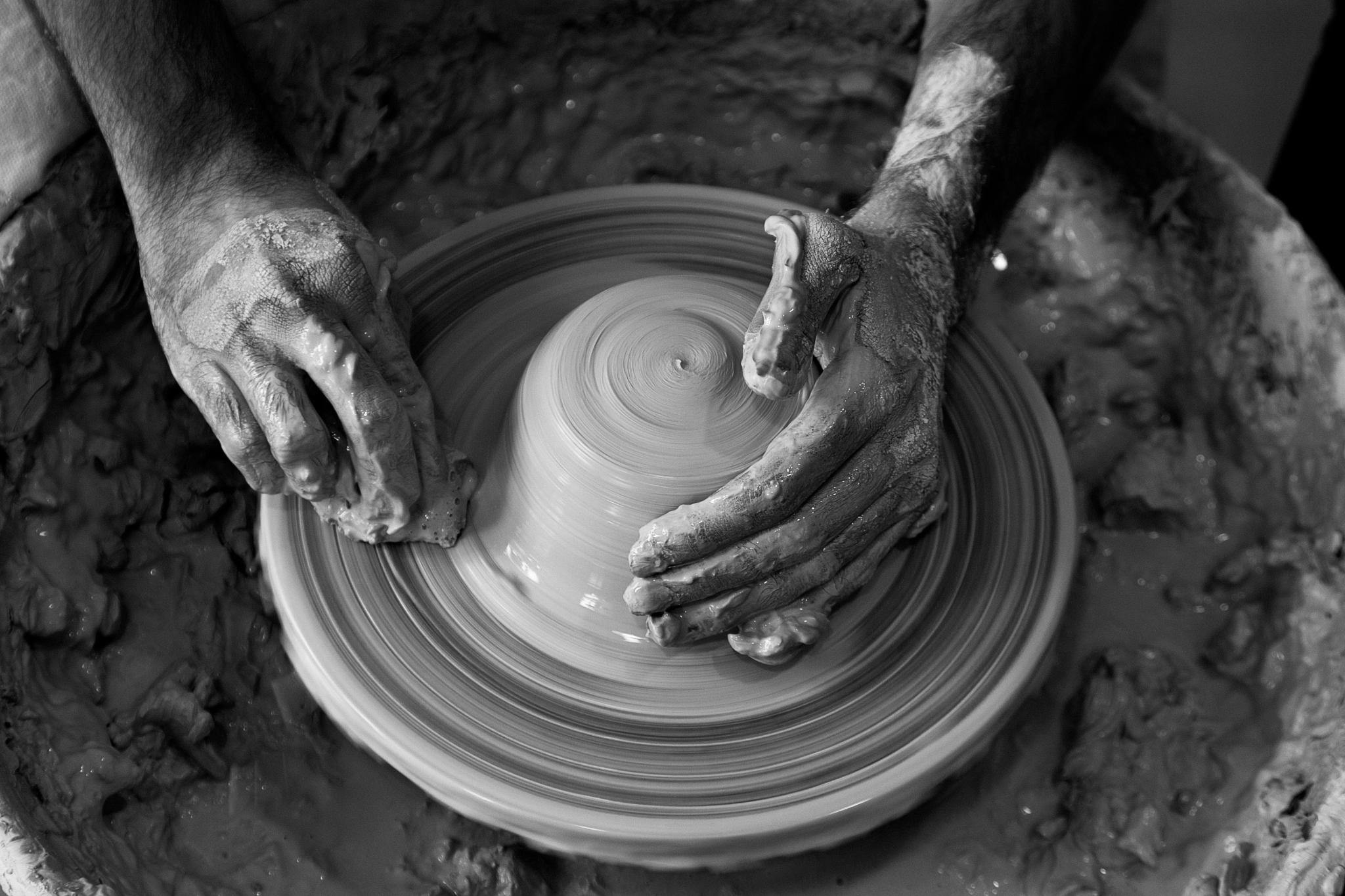  Spinning Beginnings: First Steps on the Potter‘s Wheel