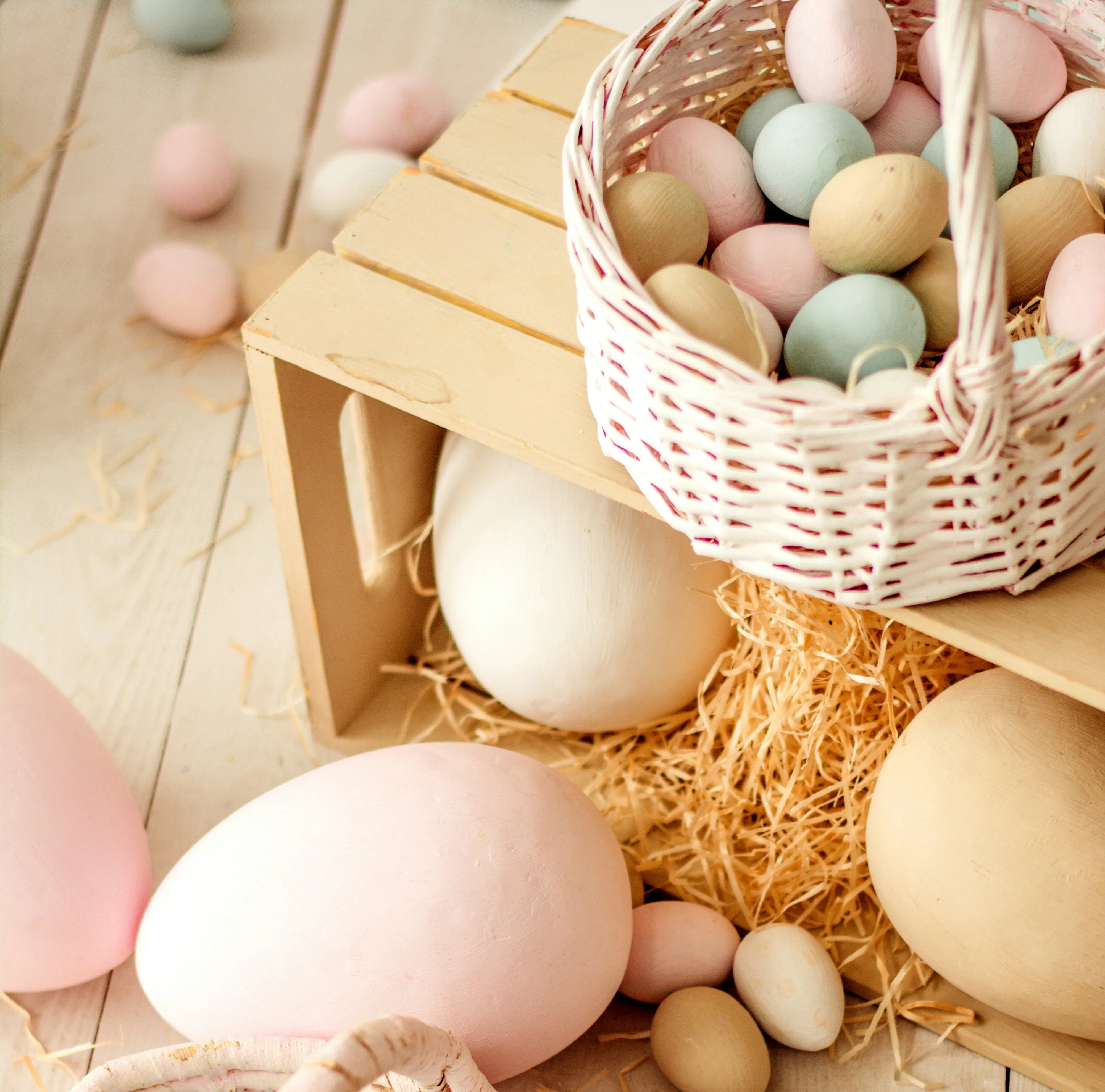 Oster-Brunch mit Eiersuchen für Kinder
