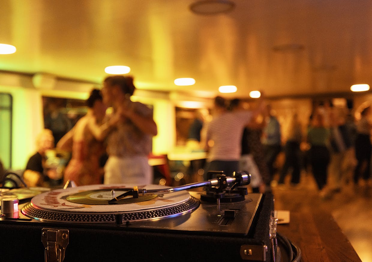 Music and dance cruise Lake Zug